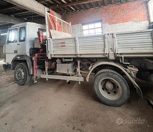 Camion ribaltabile 3,5t con gru