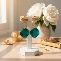 orecchini pendenti oro e verde smeraldo 