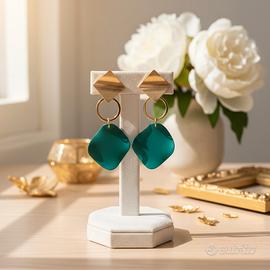 orecchini pendenti oro e verde smeraldo 