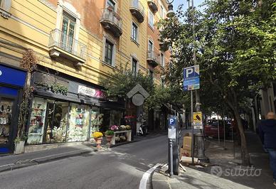 NEGOZIO A SALERNO