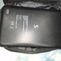 tablet nero con custodia nera