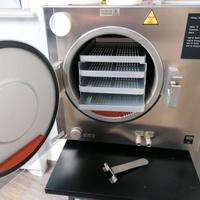 Autoclave per la sterilizzazione degli attrezzi