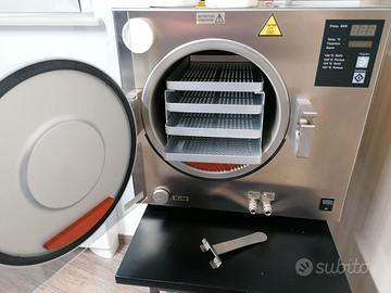 Autoclave per la sterilizzazione degli attrezzi