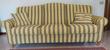 Divano tre posti