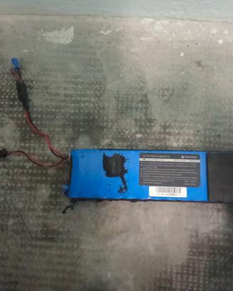 batteria x monopattino  solo da inserire