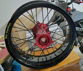 Aprilia sxv cerchio posteriore faba tubeless