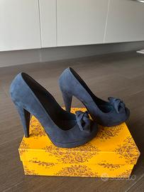 Elegante in  velluto blu