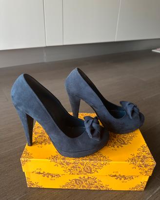 Elegante in  velluto blu