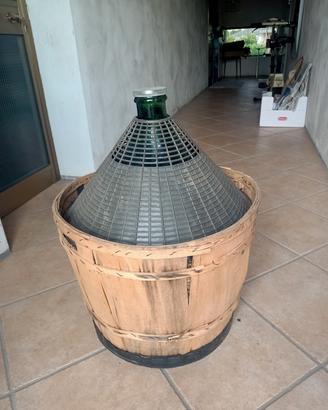 damigiane di varie dimensioni 