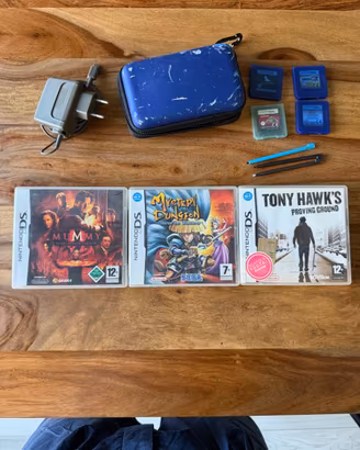Nintendo DS Lite con caricabatterie e giochi