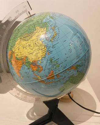 Mappamondo con luce interna