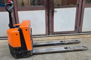 transpallet elettrico con batteria  nuova