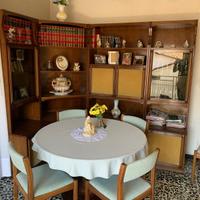 Vetrina + tavolo rotondo + 6 sedie