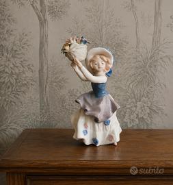 statuina in porcellana fanciulla stile Nao/Ladro'