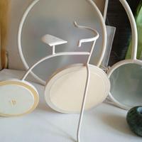 Set vintage di cornice portafoto e lampada pop art