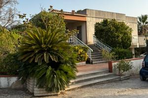 Vendita villetta con terreno agricolo