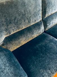 Divano blu navi in velluto morbido