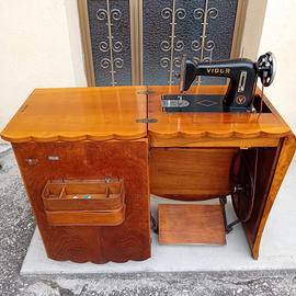 Macchina cucire Vigor  e mobile in legno anni 40