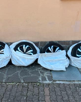 Cerchi in Lega Originali Volkswagen + Gomme 17”