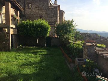 Trilocale con giardino nel centro storico di Giove