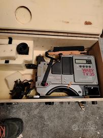 Cinepresa Panasonic Vintage con valigia e stativo