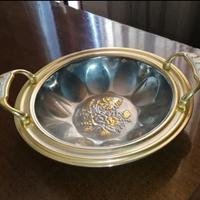 Centrotavola moderno in acciaio e oro zecchino 