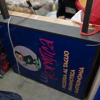 Insegna luminosa grande