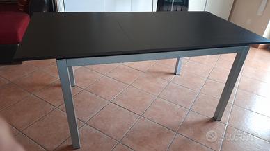 Tavolo con sedie