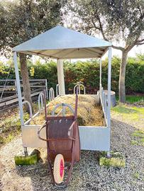 Capannina porta balloni di foraggio
