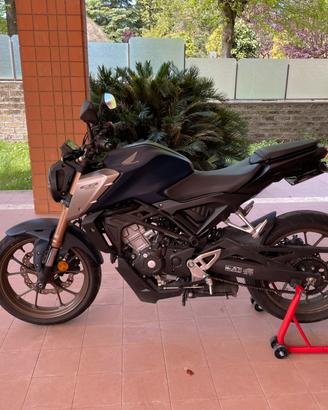 Honda cb 125 r