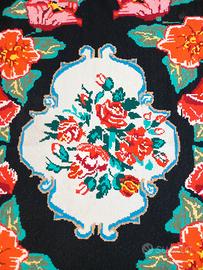 tappeto  ricamato a punto croce