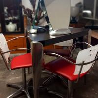 tavolino triangolare 