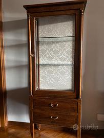 Elegante vetrinetta.