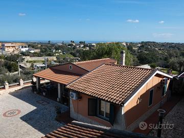 Vicino Canicattini, villetta in zona panoramica