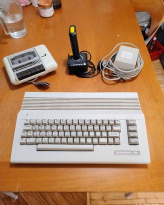 Commodore 64 C testato + datasette e joystick