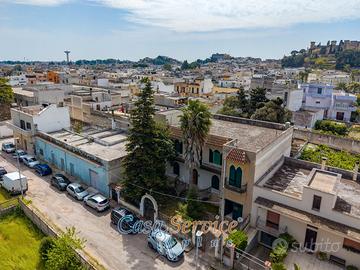 Villetta bifamiliare con giardino