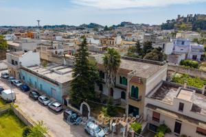 Villetta bifamiliare con giardino