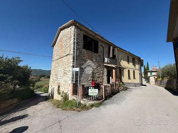 6 LOCALI A GUBBIO