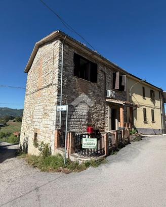 6 LOCALI A GUBBIO
