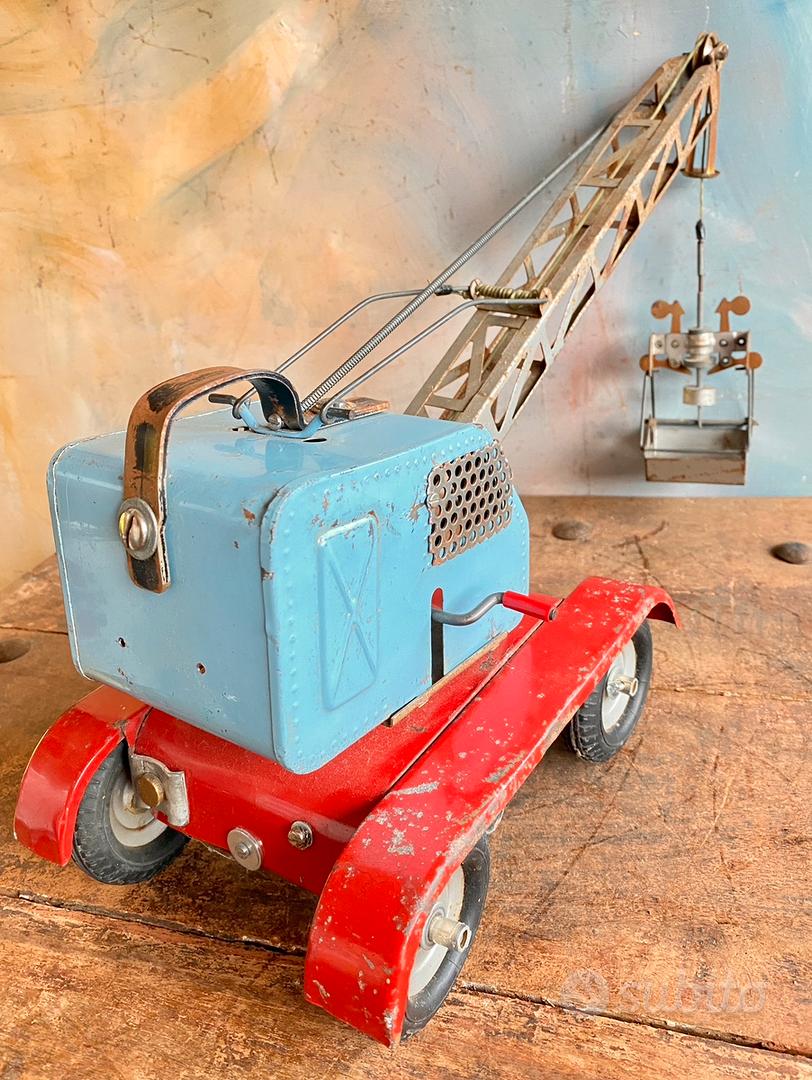 Sommavilla giocattolo in latta auto gru rossa Collezionismo In