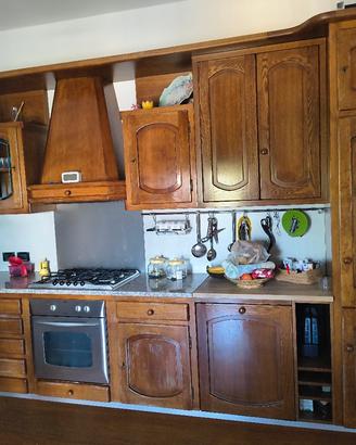 Cucina in rovere massiccio.