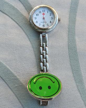 Orologio da infermiera vintage con smile verde  an