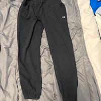 pantaloni e maglia