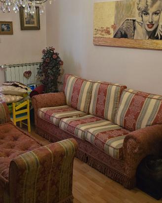 Coppia Divani Classici in Tessuto Damascato