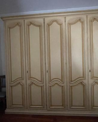 Armadio in legno massiccio