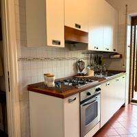 Cucina completa di elettrodomestici