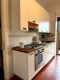 Cucina completa di elettrodomestici