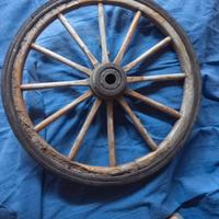 antica ruota in legno