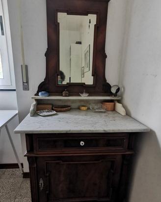 Antico mobile bagno