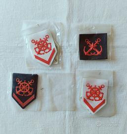 Lotto 4 distintivi navali